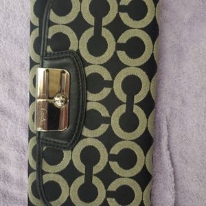 coach retro vintage wallet pre owned very good condition!